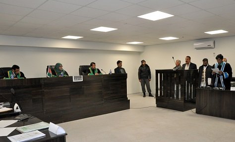 Le tribunal d'appel de la capitale, Kaboul, a condamné mardi quatre hauts responsables du ministère de l'Intérieur et un responsable du ministère des Affaires religieuses à des peines de prison allant jusqu'à trois ans pour corruption.