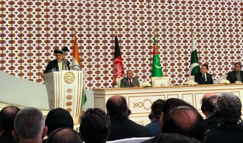 S'adressant à une cérémonie au Turkménistan, le président Ashraf Ghani a déclaré que l'Afghanistan deviendrait un carrefour pour l'Asie du Sud et l'Asie centrale. Le palais présidentiel dit que Ghani a remercié le président du Turkménistan et son équipe pour compléter la section TAPI du Turkménistan.