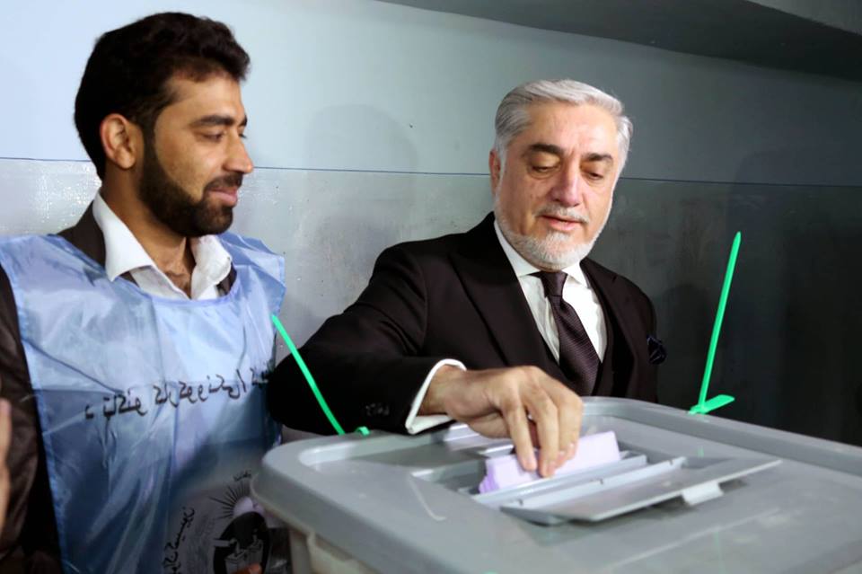 Afghansitan @afgexecutive Dr Abdullah and FM @SalahRabbani casts their votes. #AfghanistanElection2018   